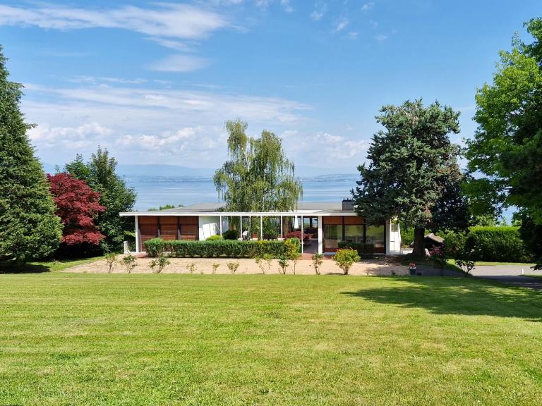 Evian villa with Lake Geneva views in 1960 mid-century modern style - Bed and Breakfast Neuvecelle