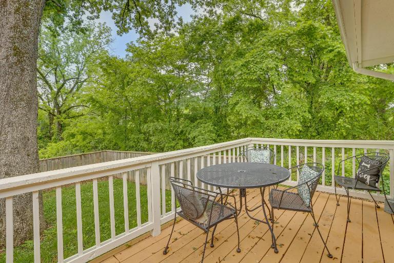 Boating Basecamp! Apt 3 Mi to Table Rock Lake - Bed and Breakfast Omaha