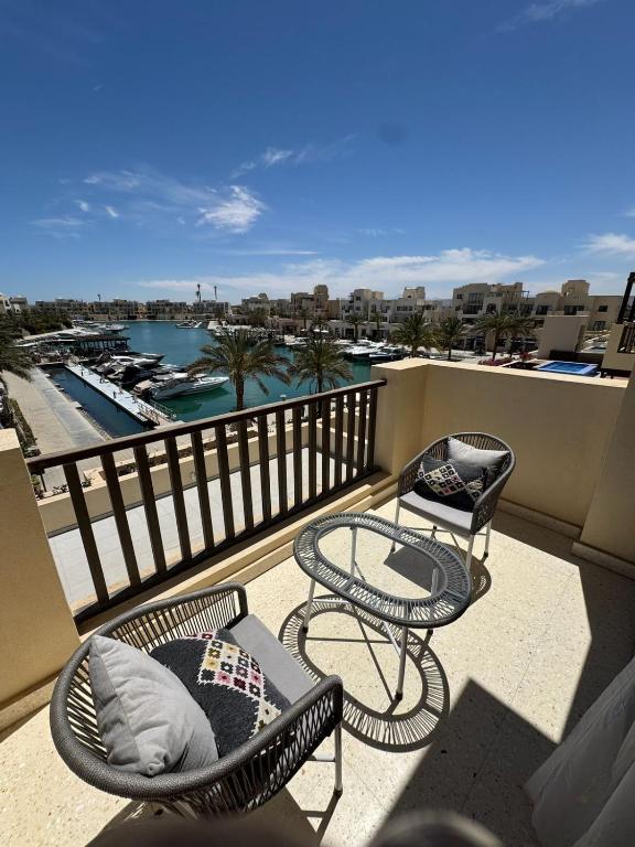 El Gouna Fanadir Marina 2-Bedroom Sleeps 4-6 Persons - B&B El Gouna
