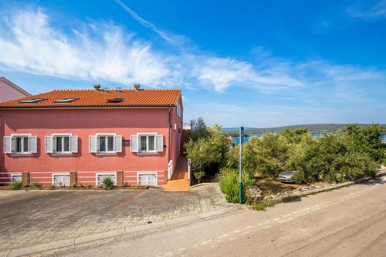 Apartments with parking space Punat, Krk - 25968 - B&B Punat