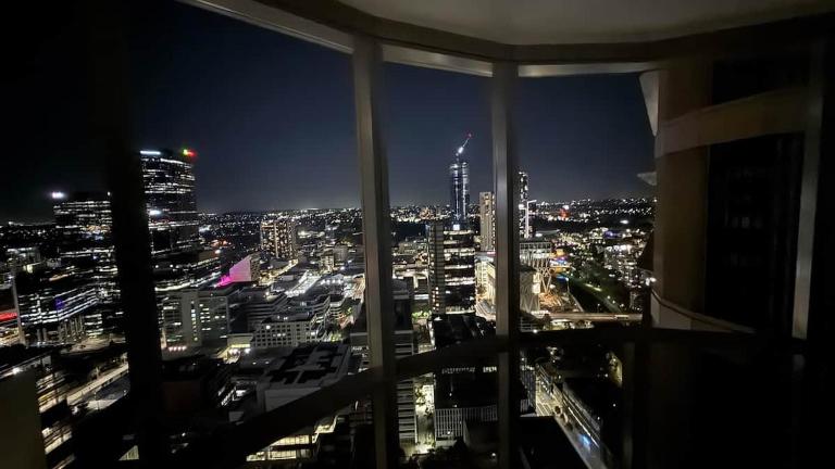High Rise Luxury With Skyline Views - B&B Sydney