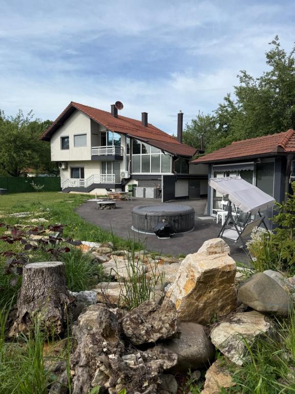 Venero - Apartmani - Bed and Breakfast Dubrave Gornje