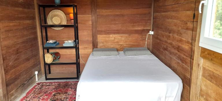 Chambre Gaïac à la Maison Kumba - B&B La Désirade