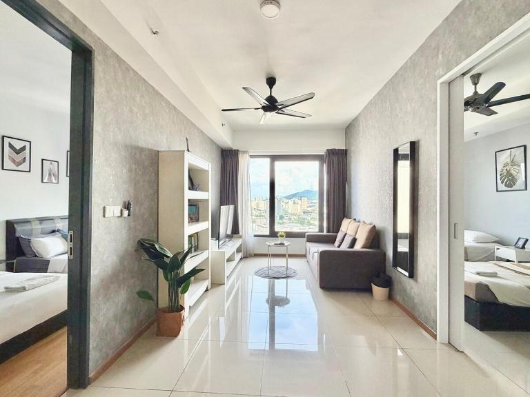 Tropicana 218 Macalister #Homely #Georgetown #Infinity Pool #Near island hospital #6pax #2BR 2bath #2Queen 2Single #Quality well maintained #Private host - Bed and Breakfast George Town