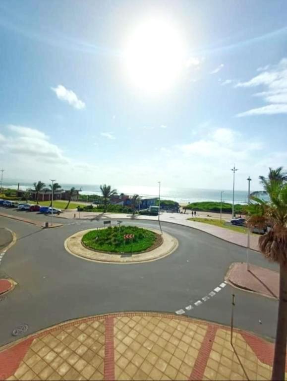 Tenbury Ocean Views l 2BR Beachfront Gem - B&B Durban