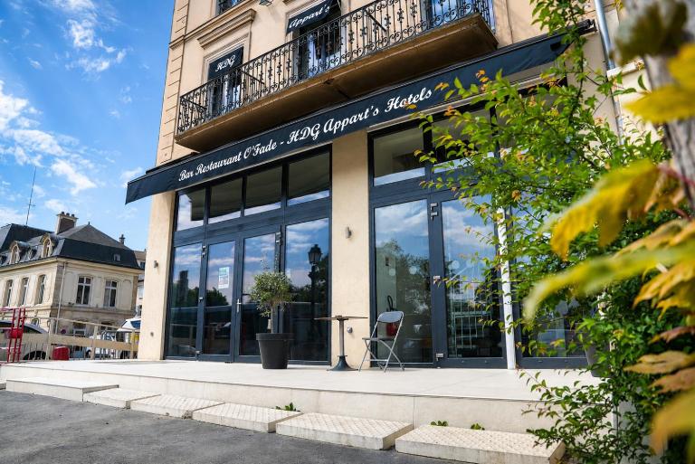 HDG Hôtel Gare de L'Isle Adam Appart's Hotel - Bed and Breakfast Parmain