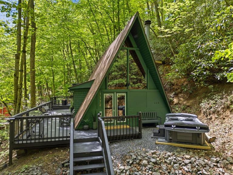 A frame chalet close to National Park and OBER - B&B Gatlinburg