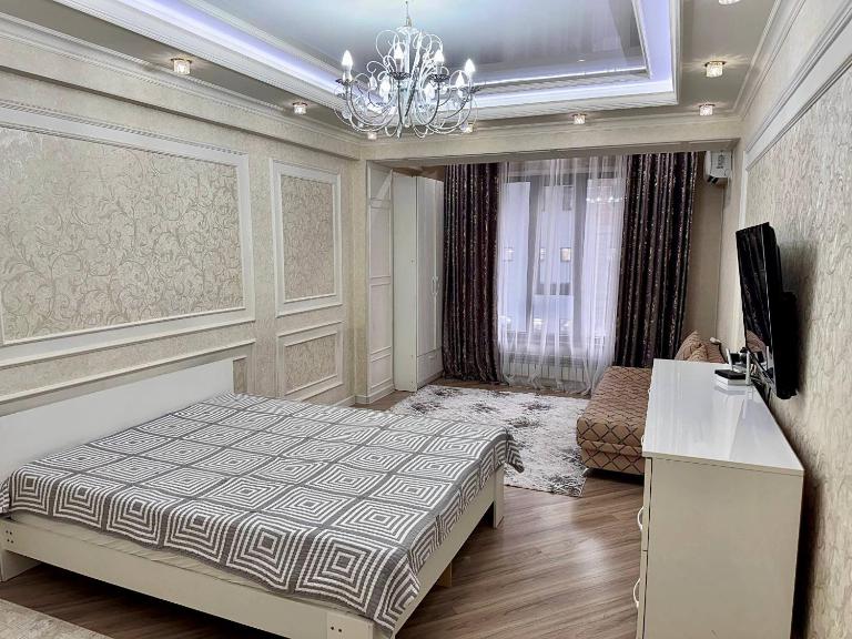 Luxury one-bedroom Apartment in Central Bishkek - Ferienwohnung Bischkek