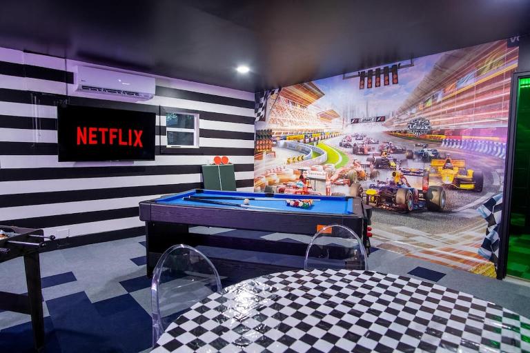 Game Room, Hot-Tub, Gym, Pet-Friendly, Sleeps14 - B&B Indianapolis