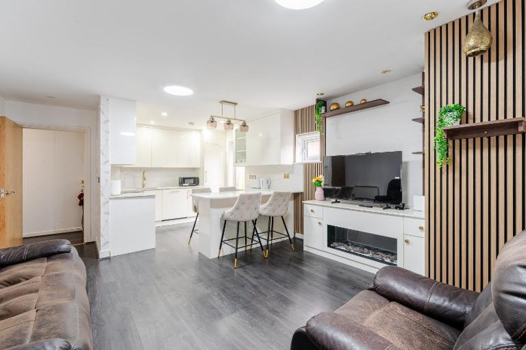 2 Bedroom Contractor and Family Apartment Hounslow - B&B Hounslow