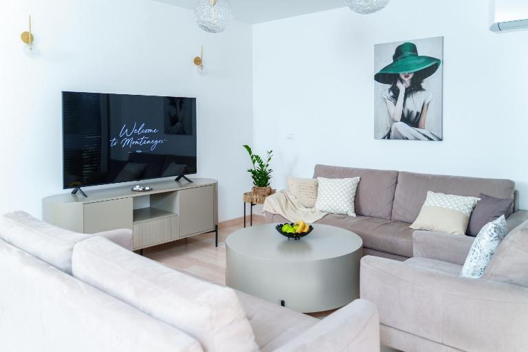 Apartments with Pool 5 Min Walk to Beach - Ferienwohnung Igalo, Herceg Novi