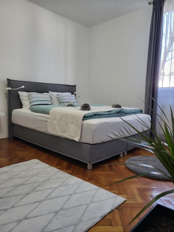 Akvamarin Downtown Apartman - Ferienwohnung Székesfehérvár