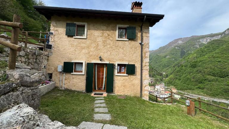 Baita Cimbra - Giazza - panorama, relax and nature - B&B Selva di Progno