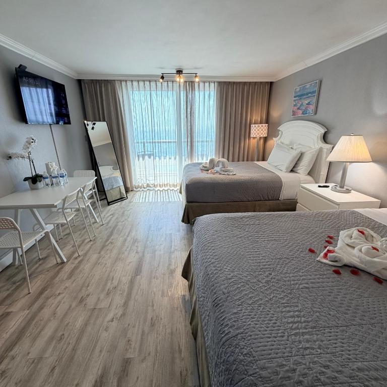 Direct ocean view condo with private balcony pool beach access Wi-Fi and amazing sunrise views Perfect for a relaxing vacation by the ocean - B&B Sunny Isles Beach