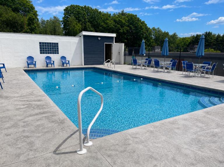 Perfect Gilford Stay Parking, Pool, WiFi & BBQ Incl - B&B Laconia