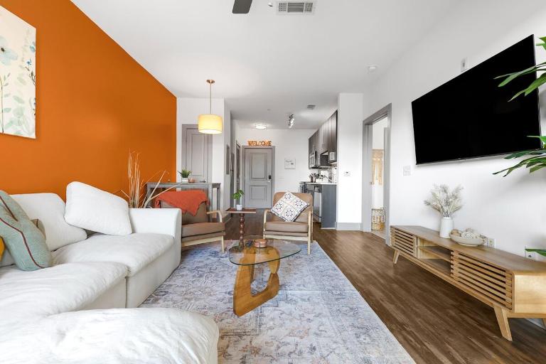 Midtown Nashville - 5 Min to Broadway - Free Secured Parking - Pool - B&B Nashville