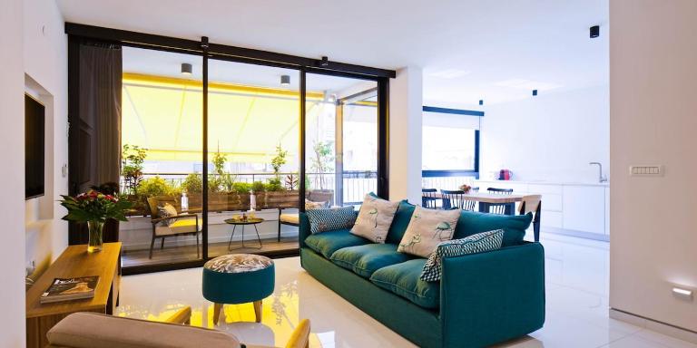 Elegant 2Br & Veranda Close To Beach By Feelhome - Ferienwohnung Tel Aviv