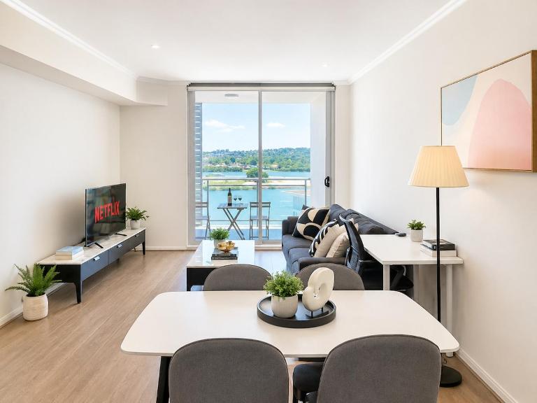 Rhodes 2BR with Water View & Parking - B&B Sydney