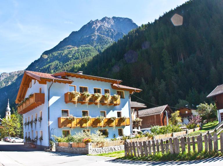 Tirolerhof - Appartementhaus - Bed and Breakfast Kaunertal