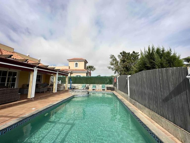 Villa familiar con piscina, barbacoa y WIFI - Ferienwohnung Costa de Antigua