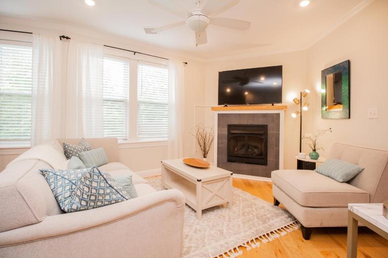 Stylish 2BR w Full Kitchen, Laundry & Cen Air - B&B Boston