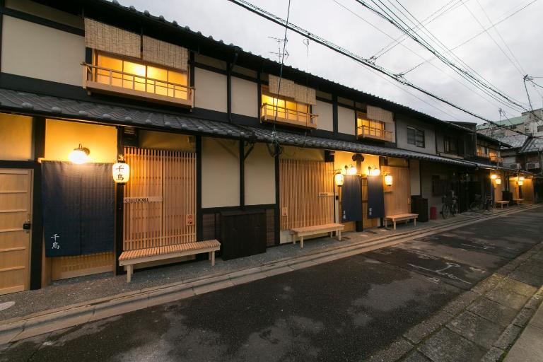 京一軒町家 さと居 香雪 SATOI KOSETSU Shichijo-Mibu - B&B Kyoto