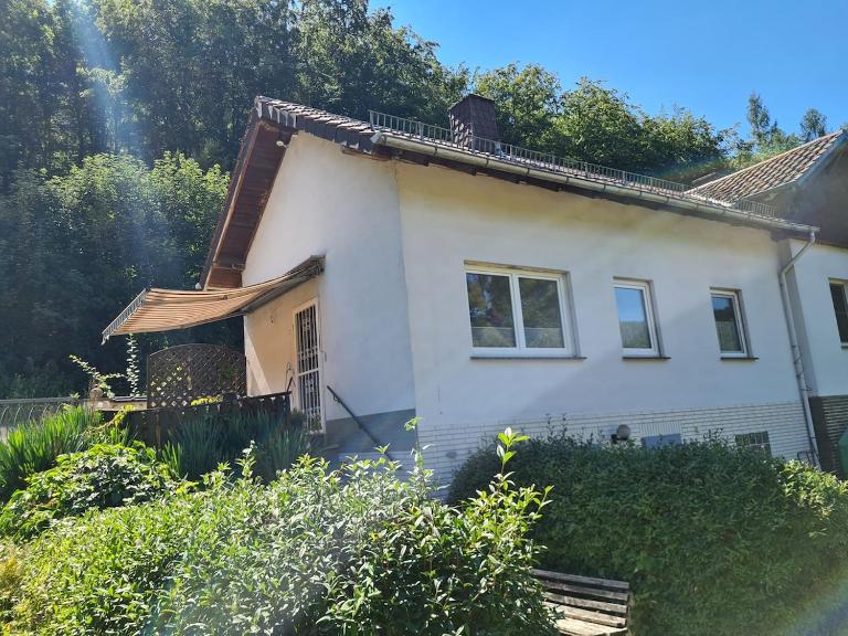Reihenhaus direkt am Fluss - B&B Kassel