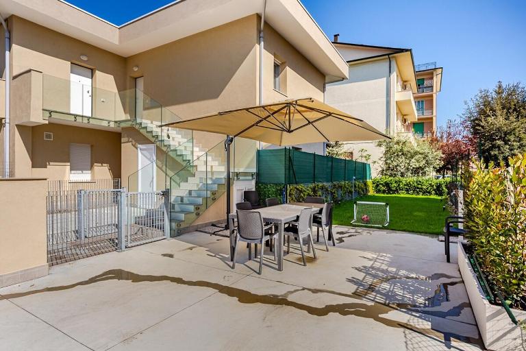Elegant apartment with large garden and parking - B&B Marotta