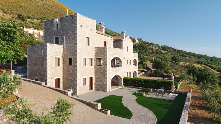 'Acroterra Stone House', Areopoli, Mani - B&B Areópoli