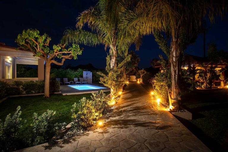 Sea Breeze & Nature villa, with heated pool and garden retreat - B&B Kremastí