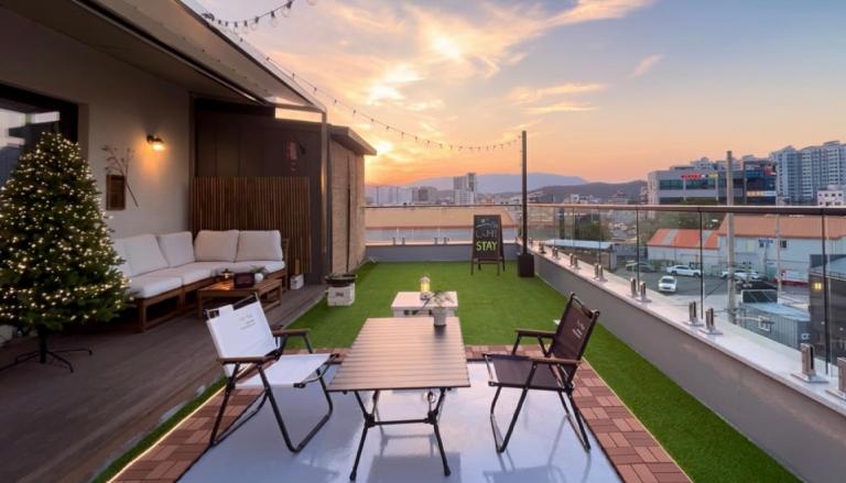 LumiStay Rooftop - Private Entire Home, Family Stay, Elevator, Free Multi-Car Parking - Bed and Breakfast Gyeongju