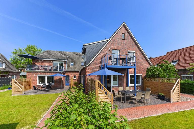 Ferienwohnungen Blaues Haus - Bed and Breakfast Bensersiel