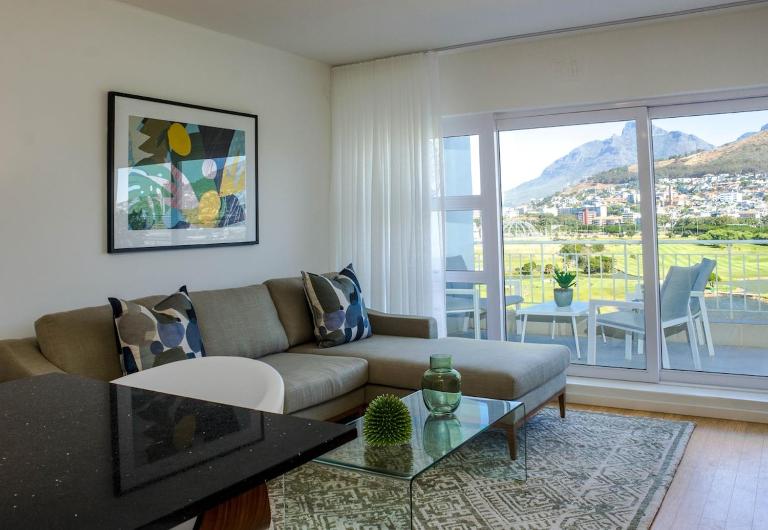 Mouille Point -Very Stylish Ultra Modern Apartment - Bed and Breakfast Kaapstad