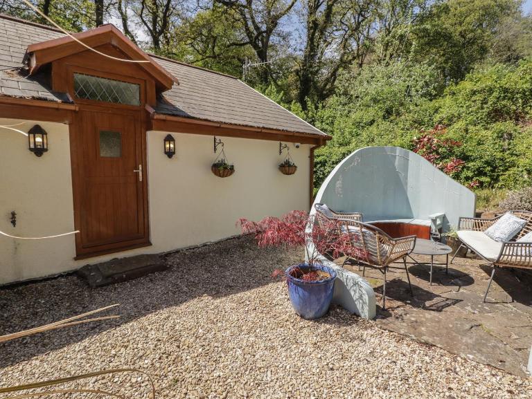 Cân yr adar - B&B Bridgend