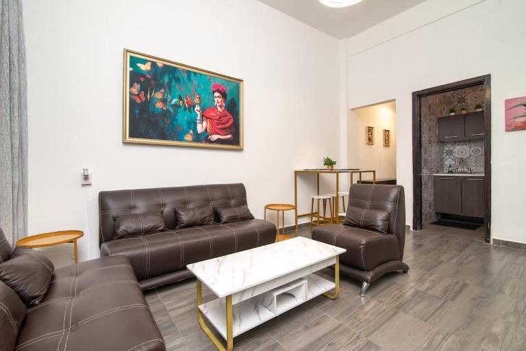 Elegant Historic 2BR with Quiet Patio Walk to Zocalo - B&B Mexico City