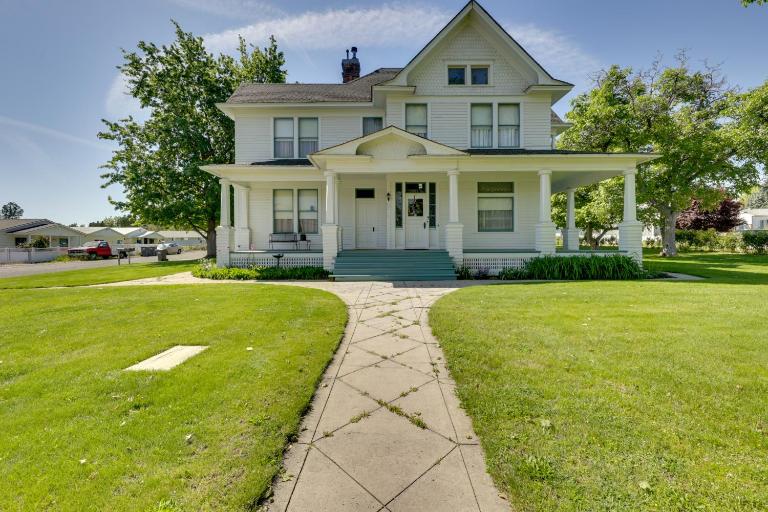 2 Mi to River: Historic Clarkston Home w/ Views! - B&B Clarkston