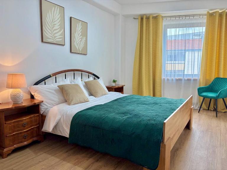 Old Town Elegance - Spacious 60m Apartment & Free Garage - Ferienwohnung Wroclaw