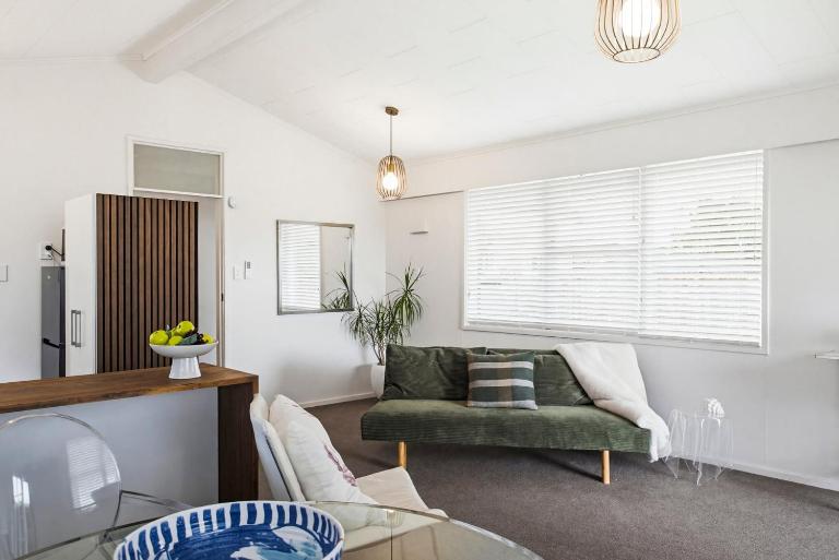 Unwind, relax stroll on the beach treat yourself - B&B Paraparaumu Beach