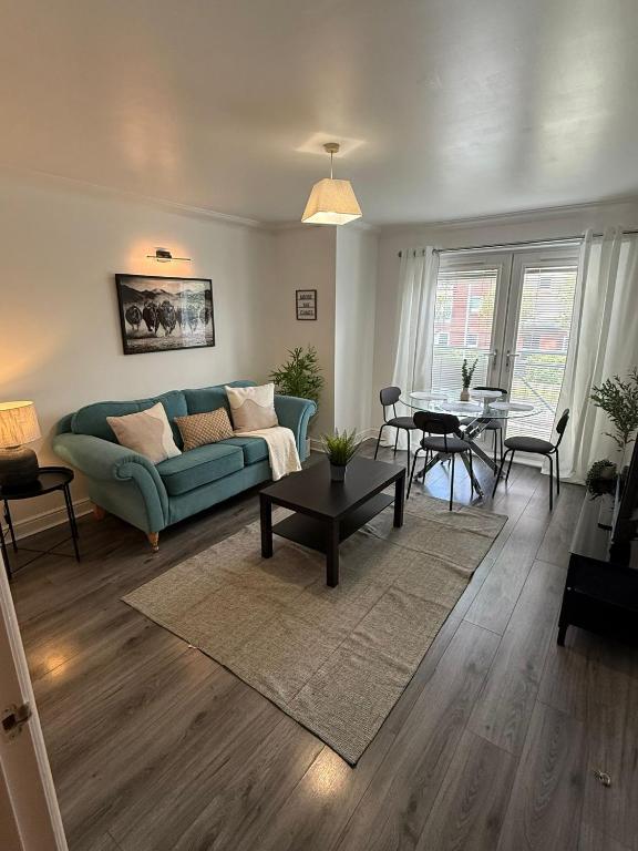 Modern 2-Bed Near Braehead - B&B Renfrew