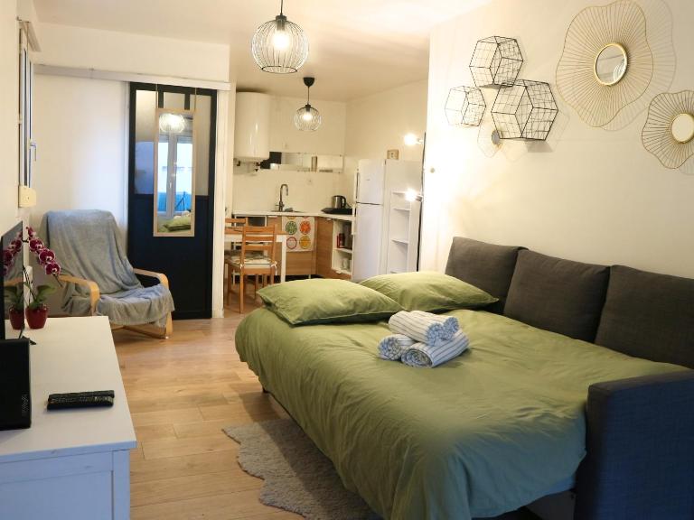 Studio with Terrace near RER A and L to Paris & La Défense - B&B Sartrouville