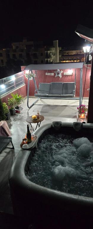 Private Rooftop Jacuzzi- Beach Side Duplex - B&B Golem