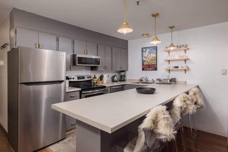 Ski-In Studio - Queen Murphy Bed - Walk to Lift - Chambres d'hôtes Girdwood