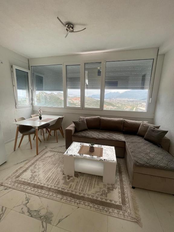 Piad Apartman - Ferienwohnung Bar