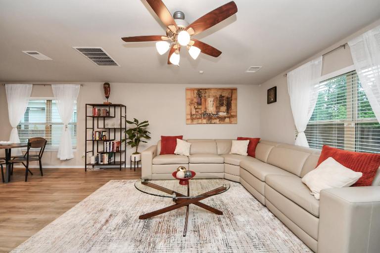 Modern Living, Close to Everything - B&B Houston