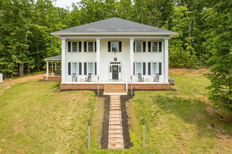 10-Acre Private Retreat Near Liberty Family-Friendly, Sleeps 14 - B&B Rustburg
