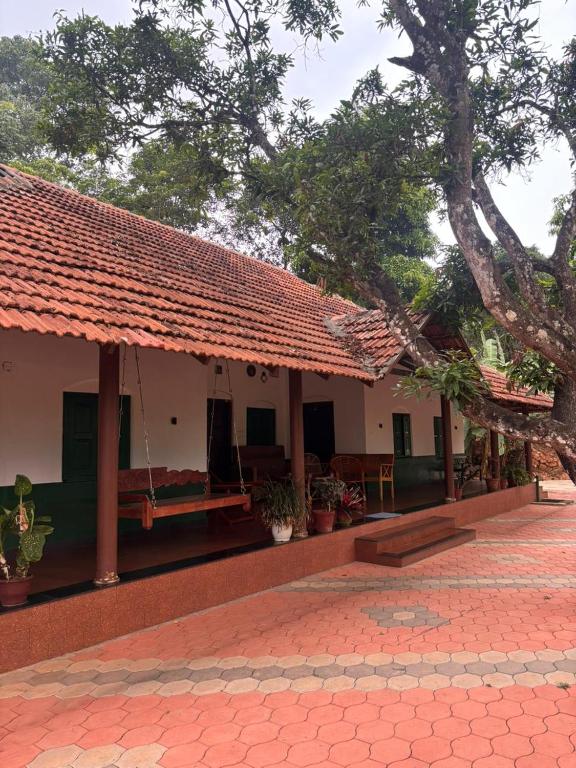 Ophel Ayurvedic Gardens, 7 Bed Heritage Home - B&B Mananthavady