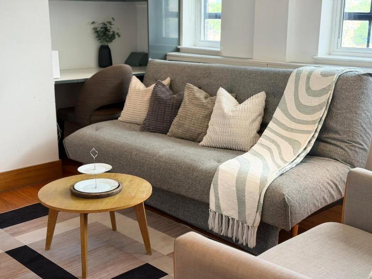 Amanah Properties Modern - 2-Bed Apartment in Chelsea Cloisters with Stunning City Views - B&B Londra
