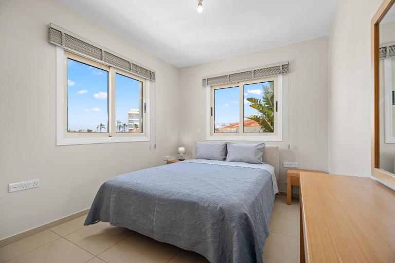 Athena Beach Apartment - B&B Paralímni