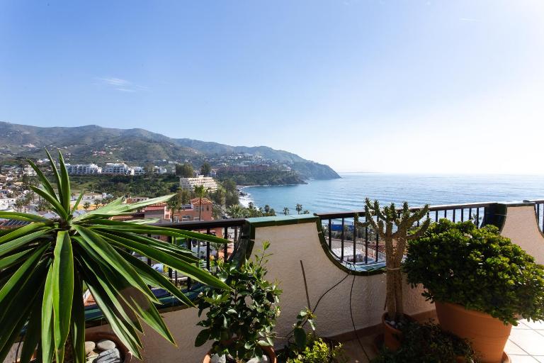 Spacious Terrace & Stunning Views - B&B Almuñécar