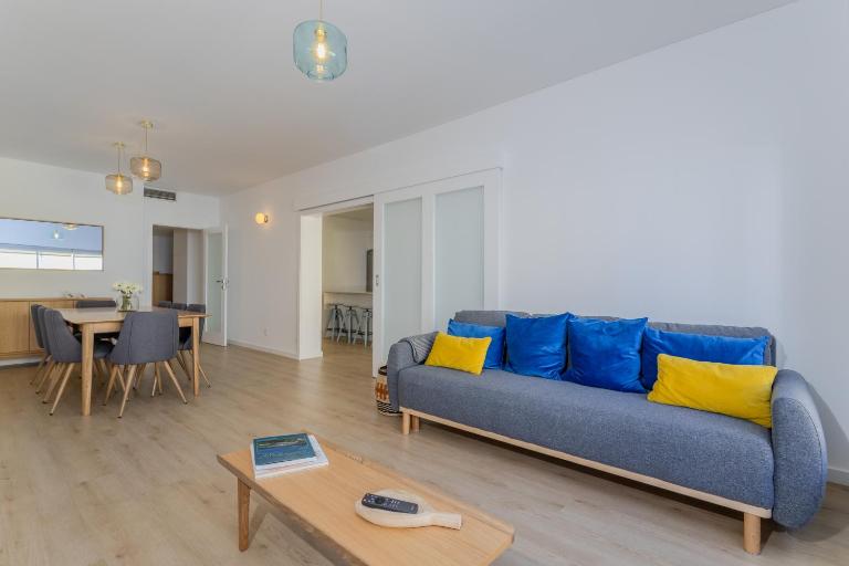 Avenida Blue - 3 bedroom - private parking - B&B Ponta Delgada